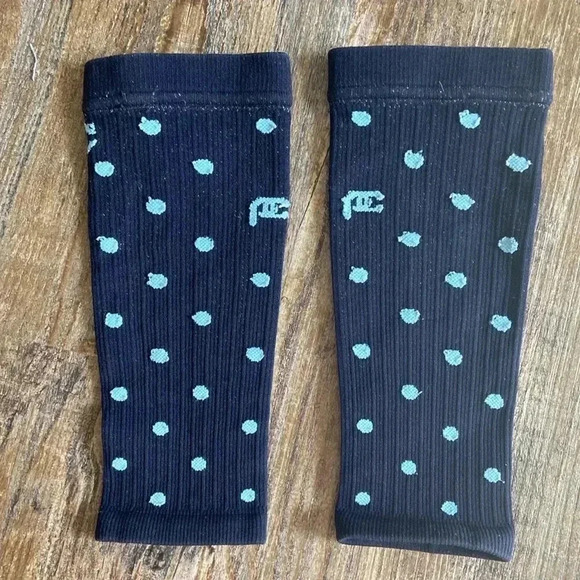 Pro Compression | Navy Dots  Calf Sleeves - Picture 2 of 6